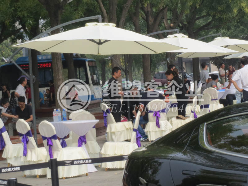 车展上的太阳伞2