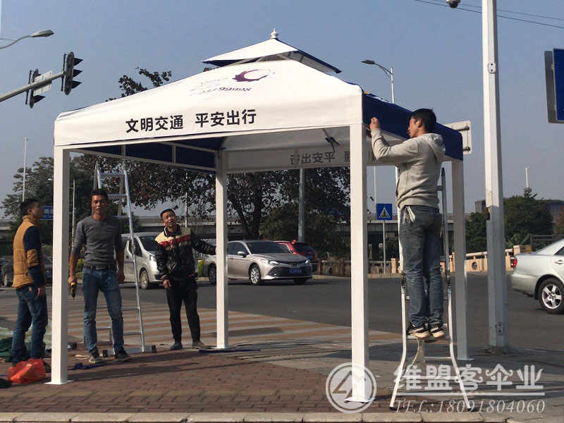 十字街头执勤岗亭伞2
